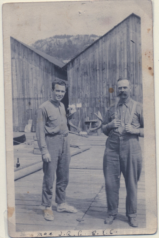 Eugene McDonald, of the future Zenith Corporation, and Newland Spreadborough at The Pool, Baie Fine in 1917.